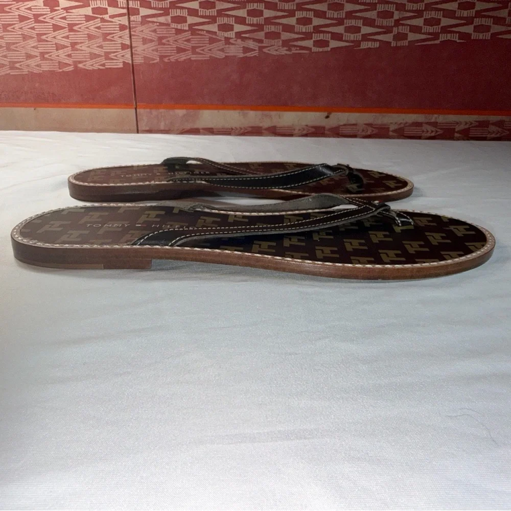 Tommy Hilfiger Black and Tan‎ Flip Flops for Women Thong